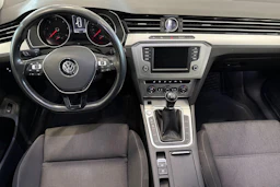 valkoinen Volkswagen Passat 2016 kuva 7.