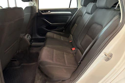 valkoinen Volkswagen Passat 2016 kuva 8.