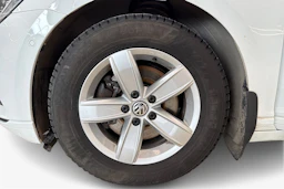 valkoinen Volkswagen Passat 2016 kuva 9.