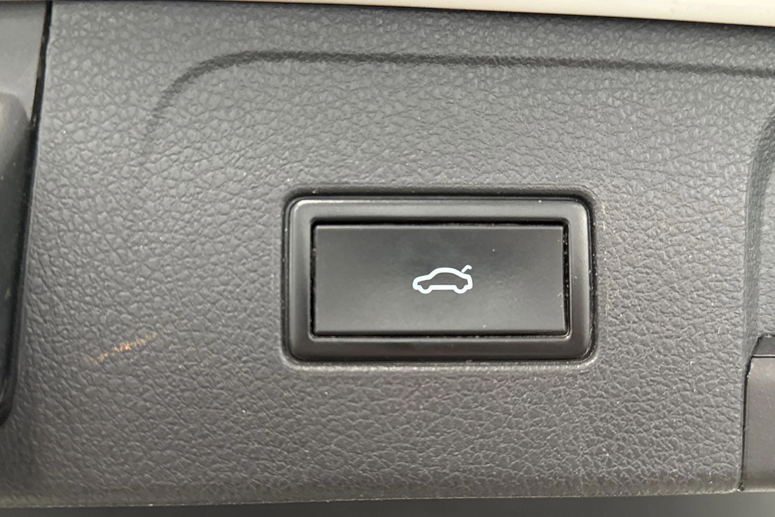 valkoinen Volkswagen Passat 2016 kuva 12.