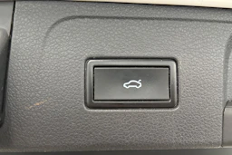 valkoinen Volkswagen Passat 2016 kuva 12.