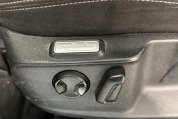 valkoinen Volkswagen Passat 2016 kuva 15.