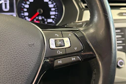 valkoinen Volkswagen Passat 2016 kuva 19.