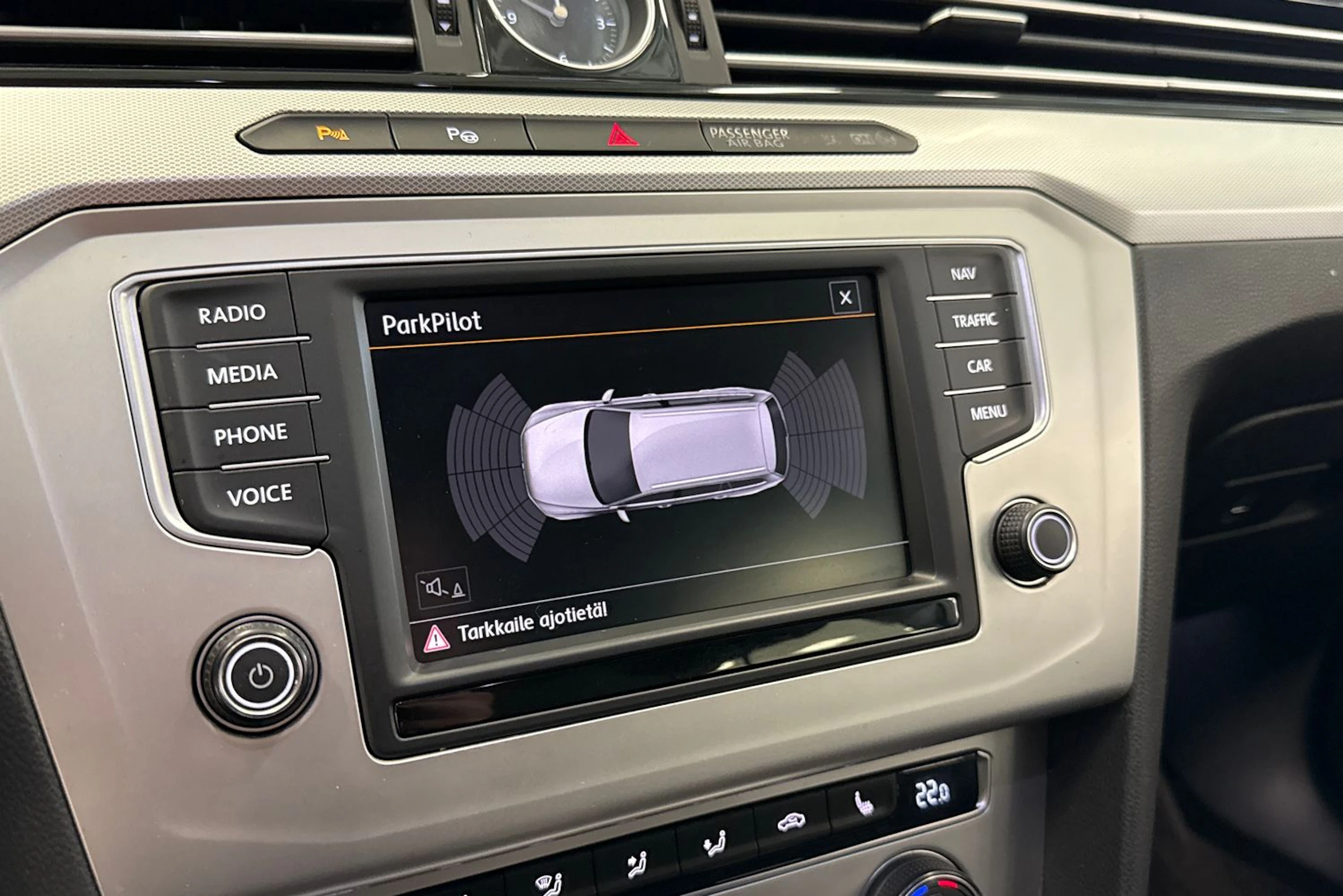 valkoinen Volkswagen Passat 2016 kuva 22.