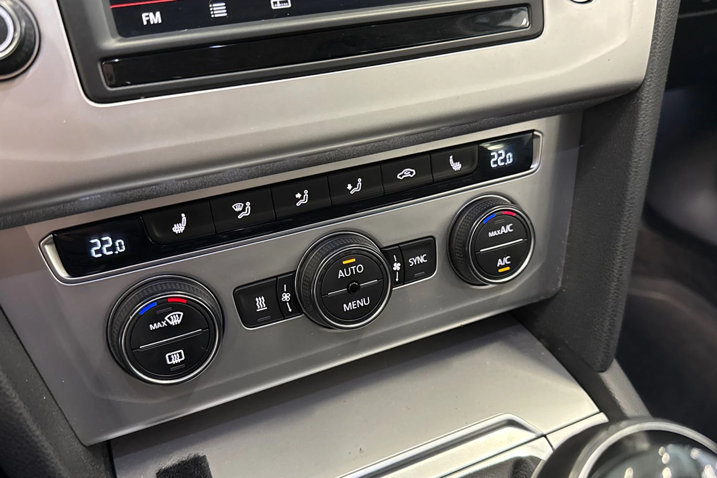 valkoinen Volkswagen Passat 2016 kuva 25.