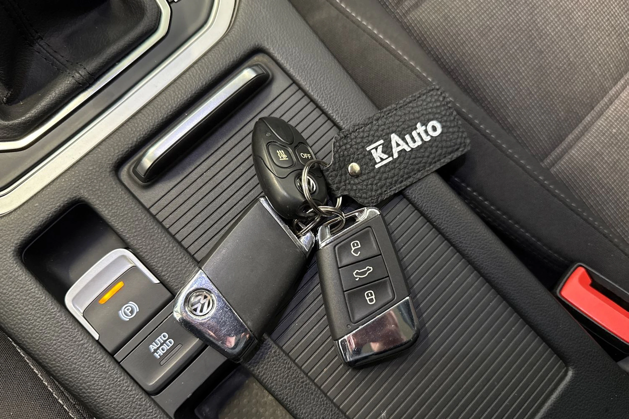 valkoinen Volkswagen Passat 2016 kuva 27.