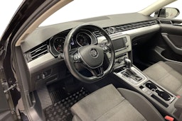 musta Volkswagen Passat 2016 kuva 7.