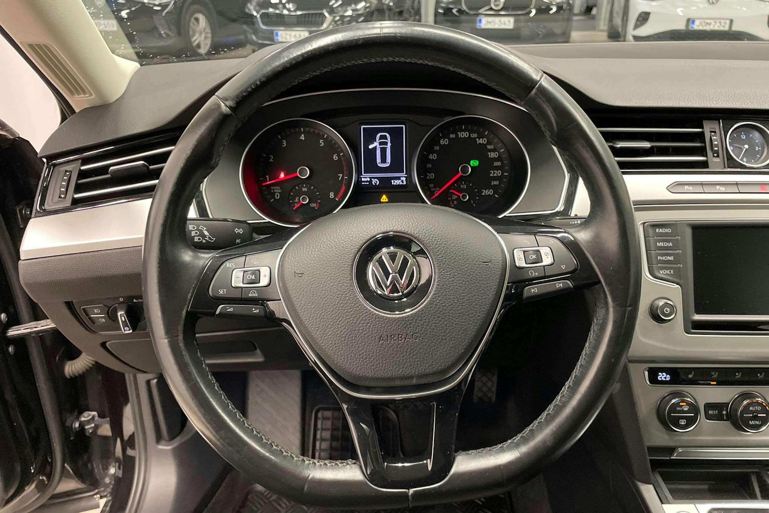 musta Volkswagen Passat 2016 kuva 14.