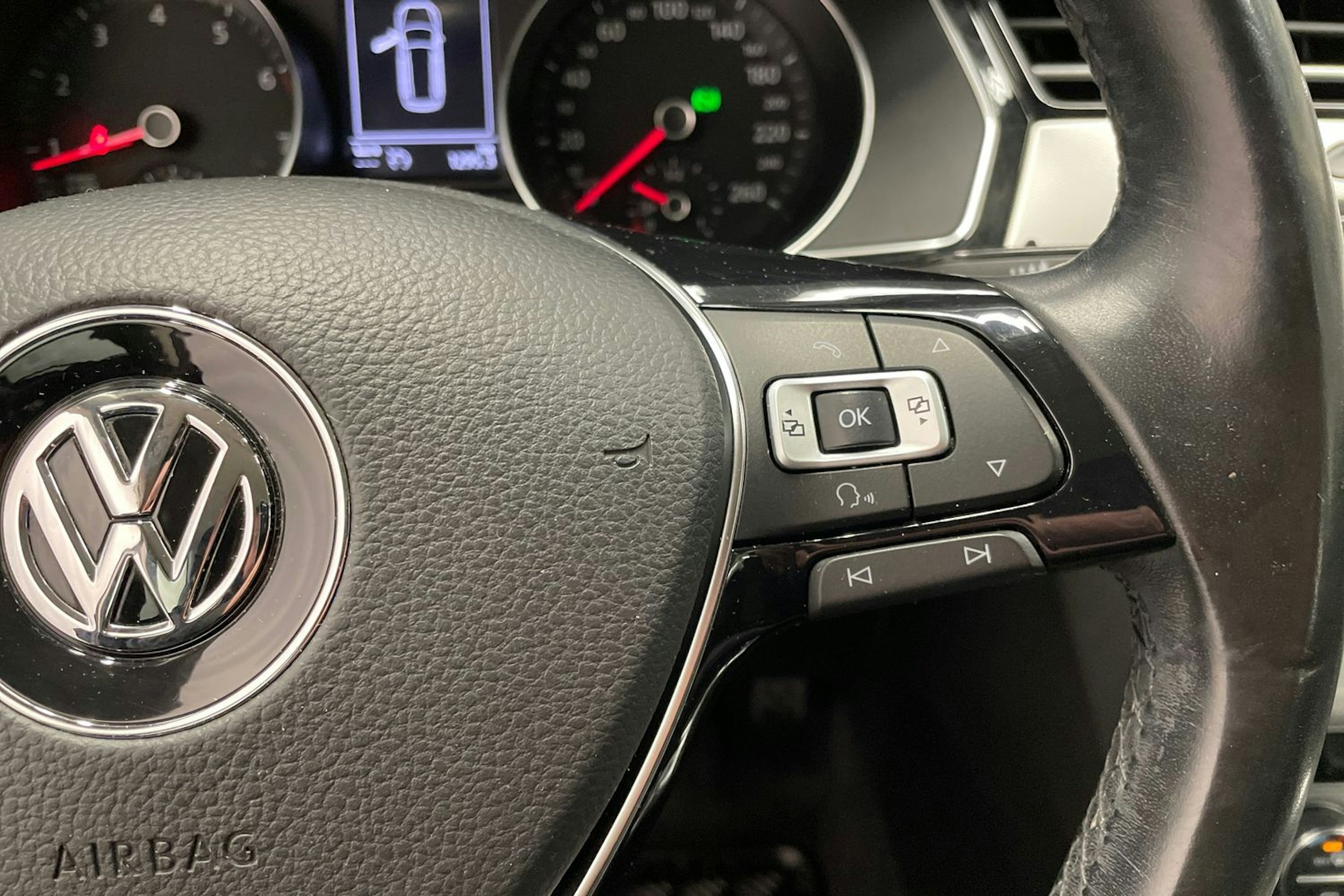 musta Volkswagen Passat 2016 kuva 15.