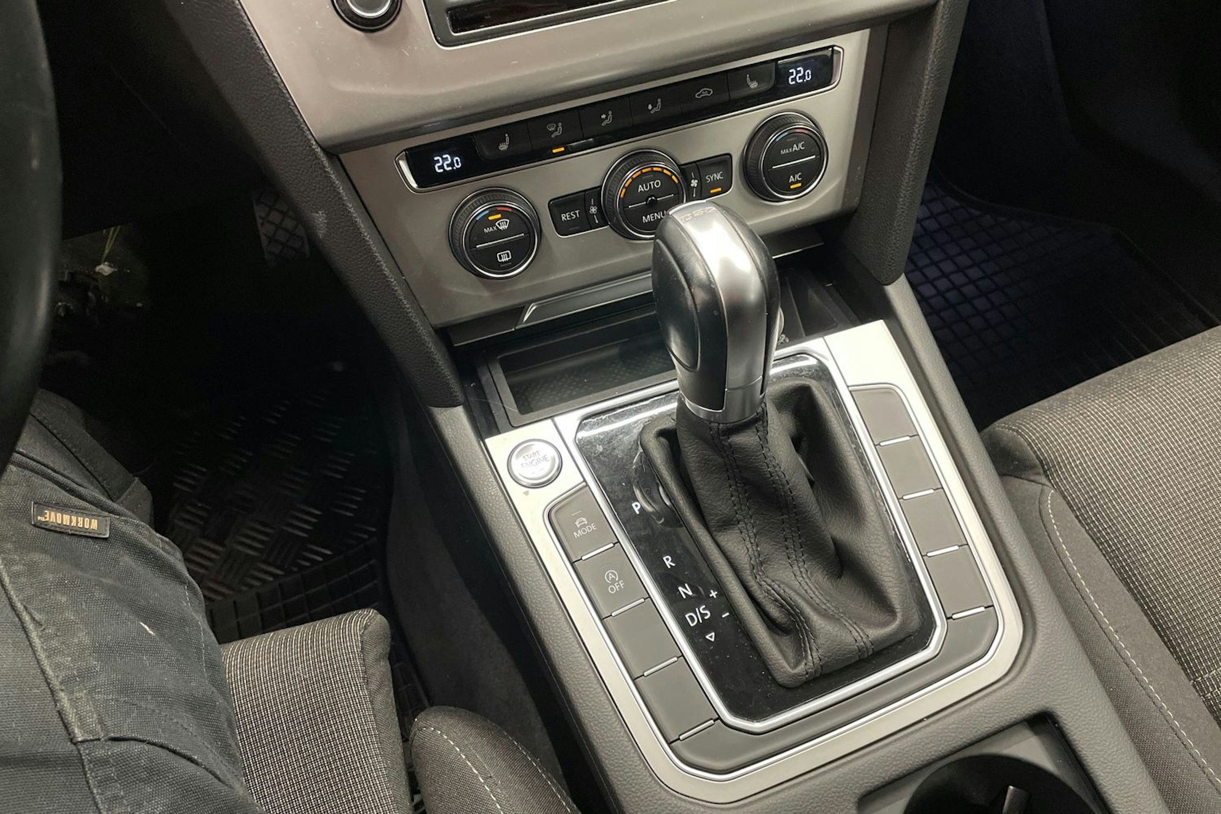 musta Volkswagen Passat 2016 kuva 18.