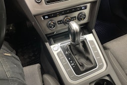 musta Volkswagen Passat 2016 kuva 18.