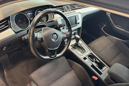 musta Volkswagen Passat 2016 kuva 8.