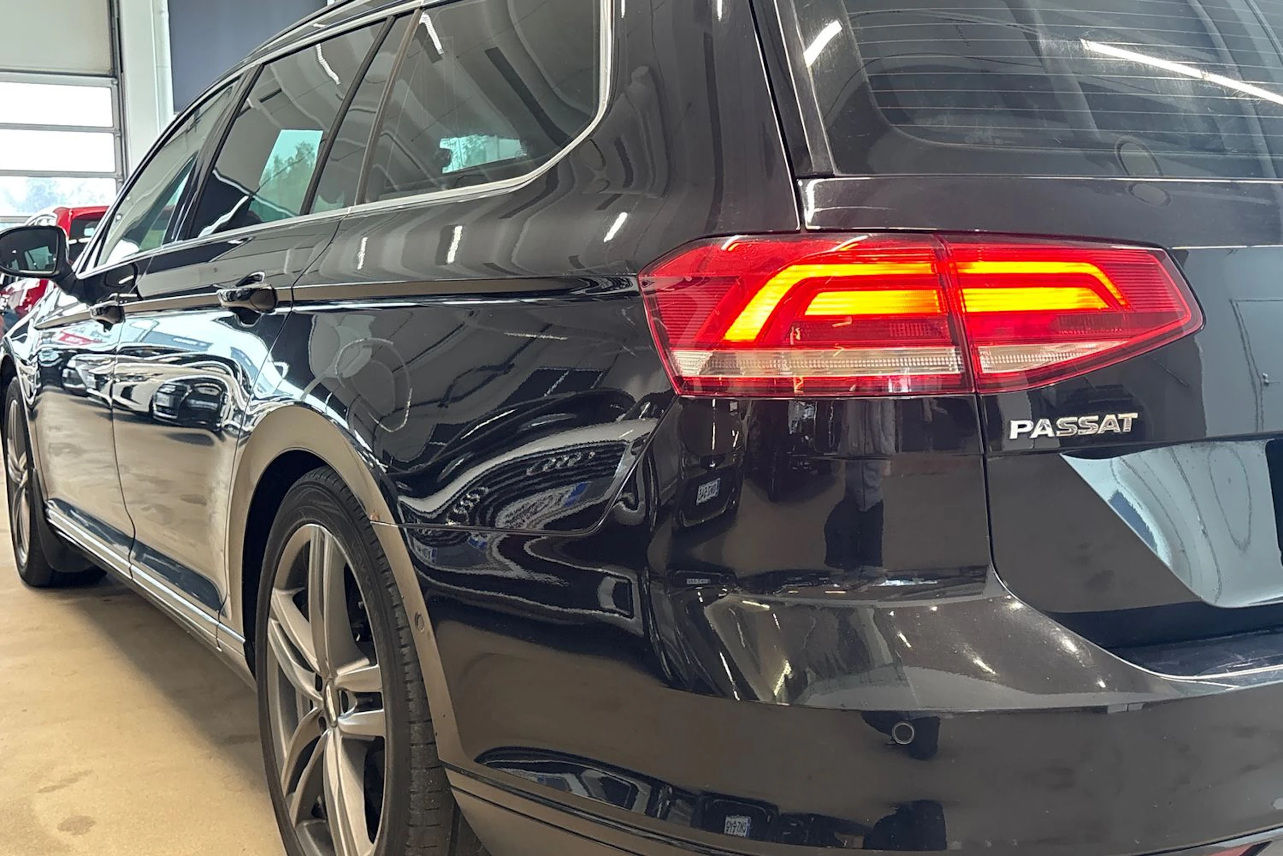 musta Volkswagen Passat 2016 kuva 19.