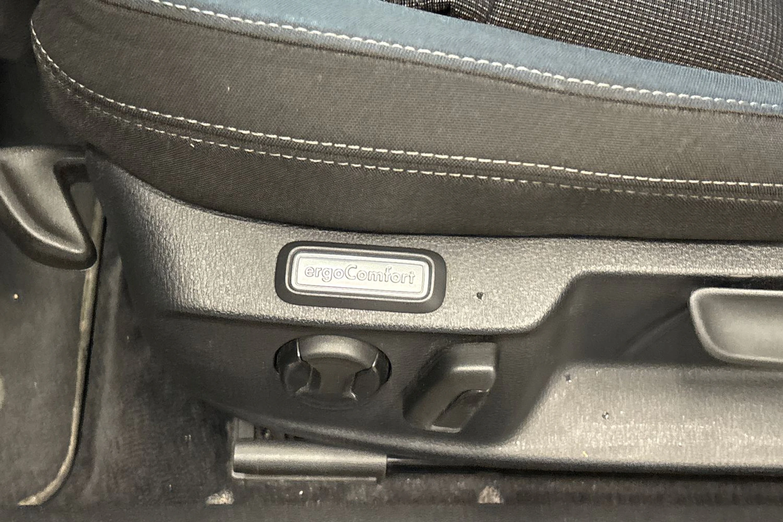 musta Volkswagen Passat 2016 kuva 23.