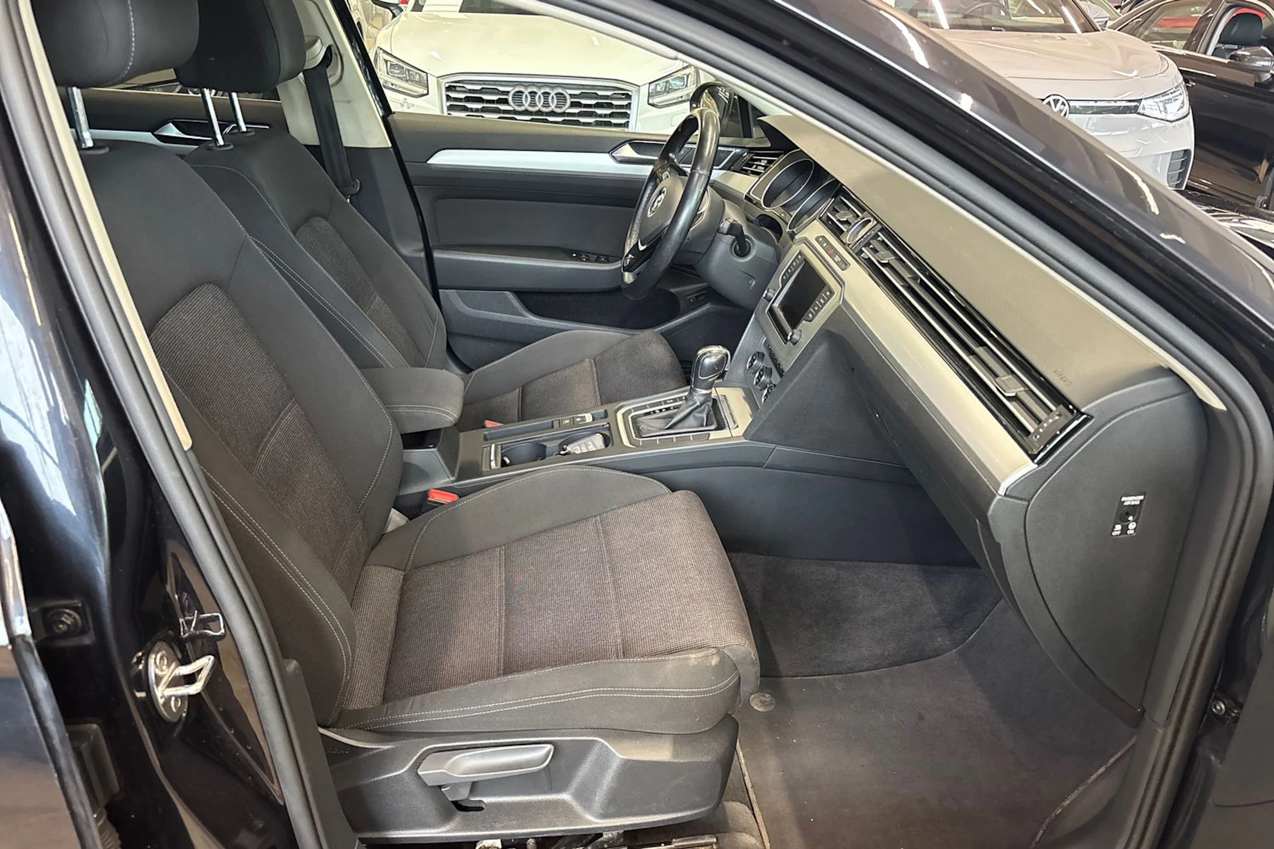 musta Volkswagen Passat 2016 kuva 26.