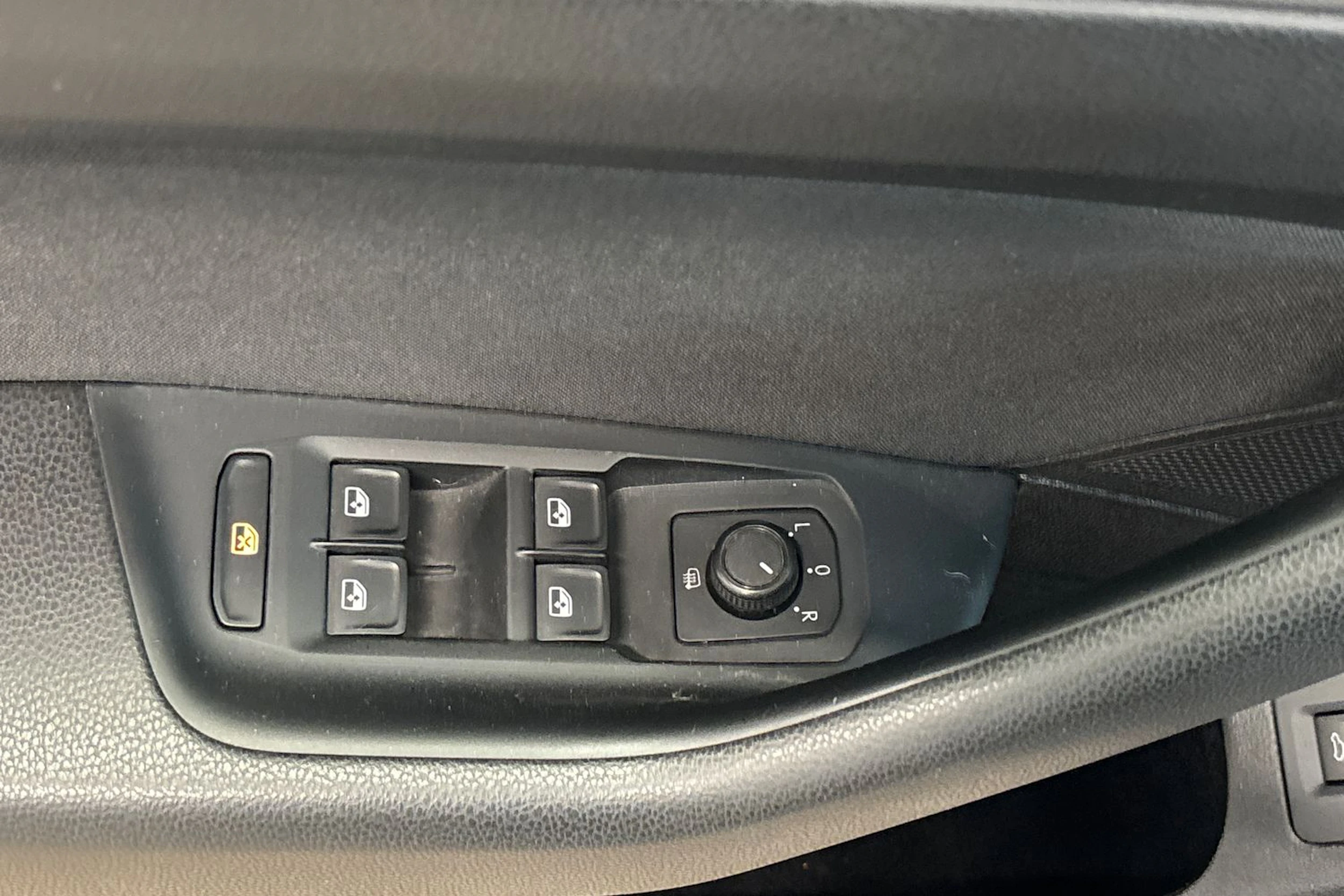 musta Volkswagen Passat 2016 kuva 27.