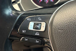 musta Volkswagen Passat 2016 kuva 30.