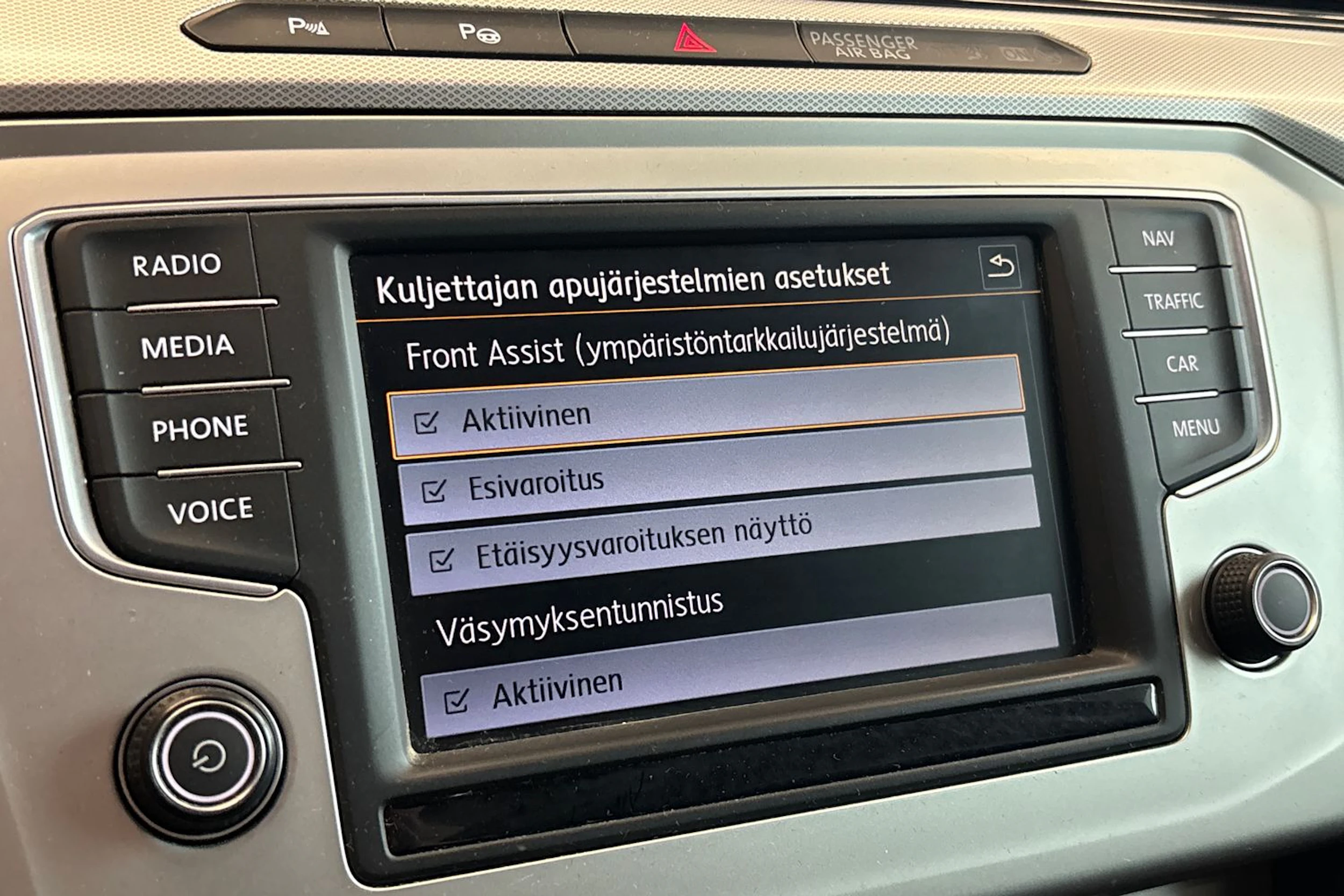 musta Volkswagen Passat 2016 kuva 39.