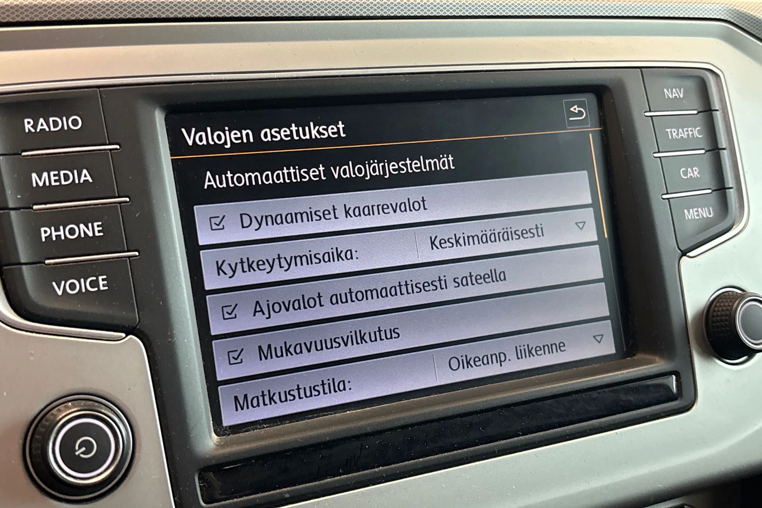 musta Volkswagen Passat 2016 kuva 40.