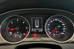 musta Volkswagen Passat 2016 kuva 41.