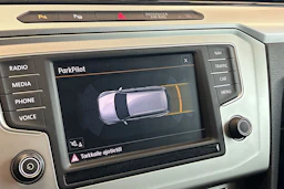 musta Volkswagen Passat 2016 kuva 43.