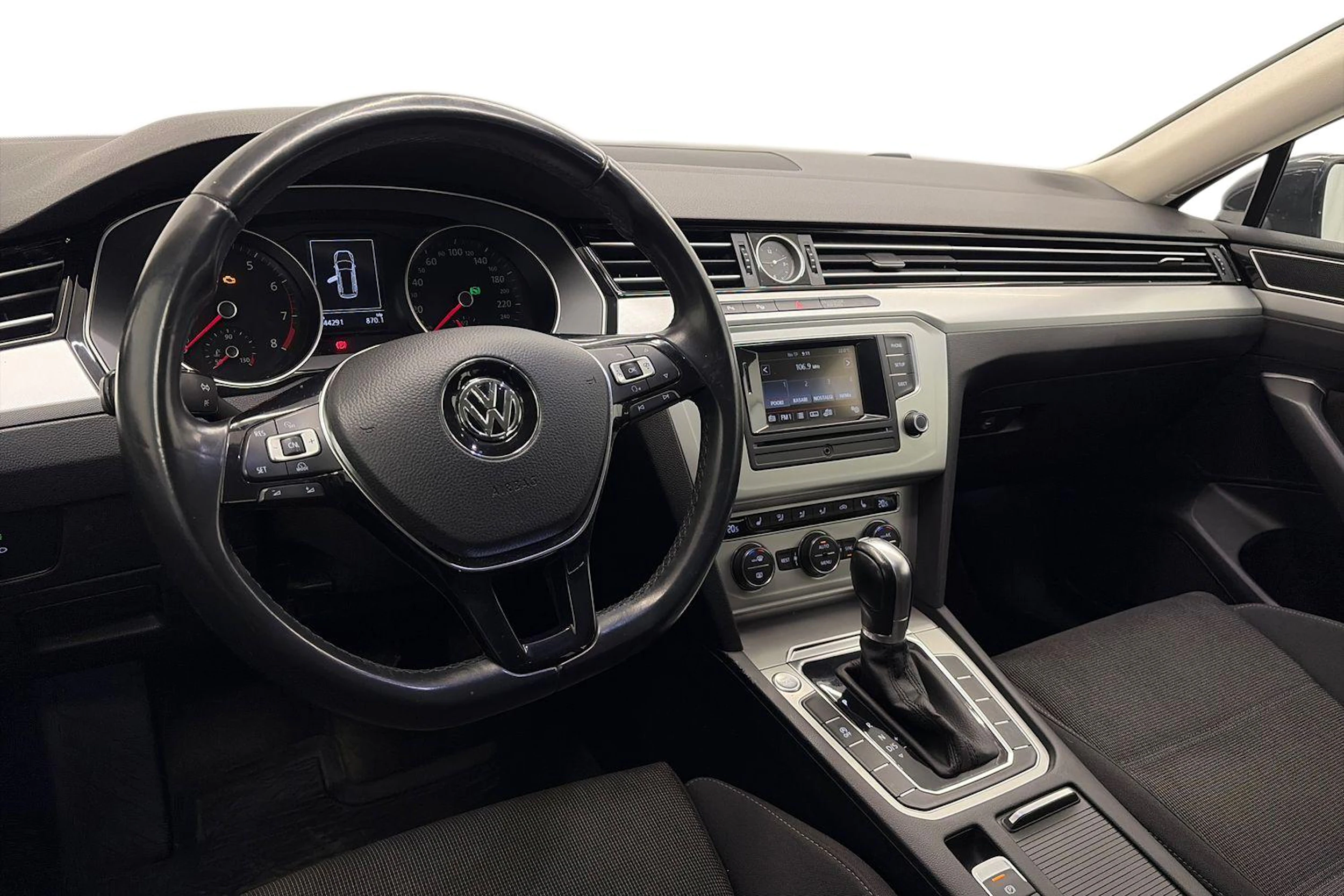 harmaa Volkswagen Passat 2016 kuva 8.
