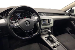 harmaa Volkswagen Passat 2016 kuva 8.