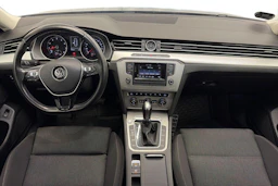 harmaa Volkswagen Passat 2016 kuva 9.