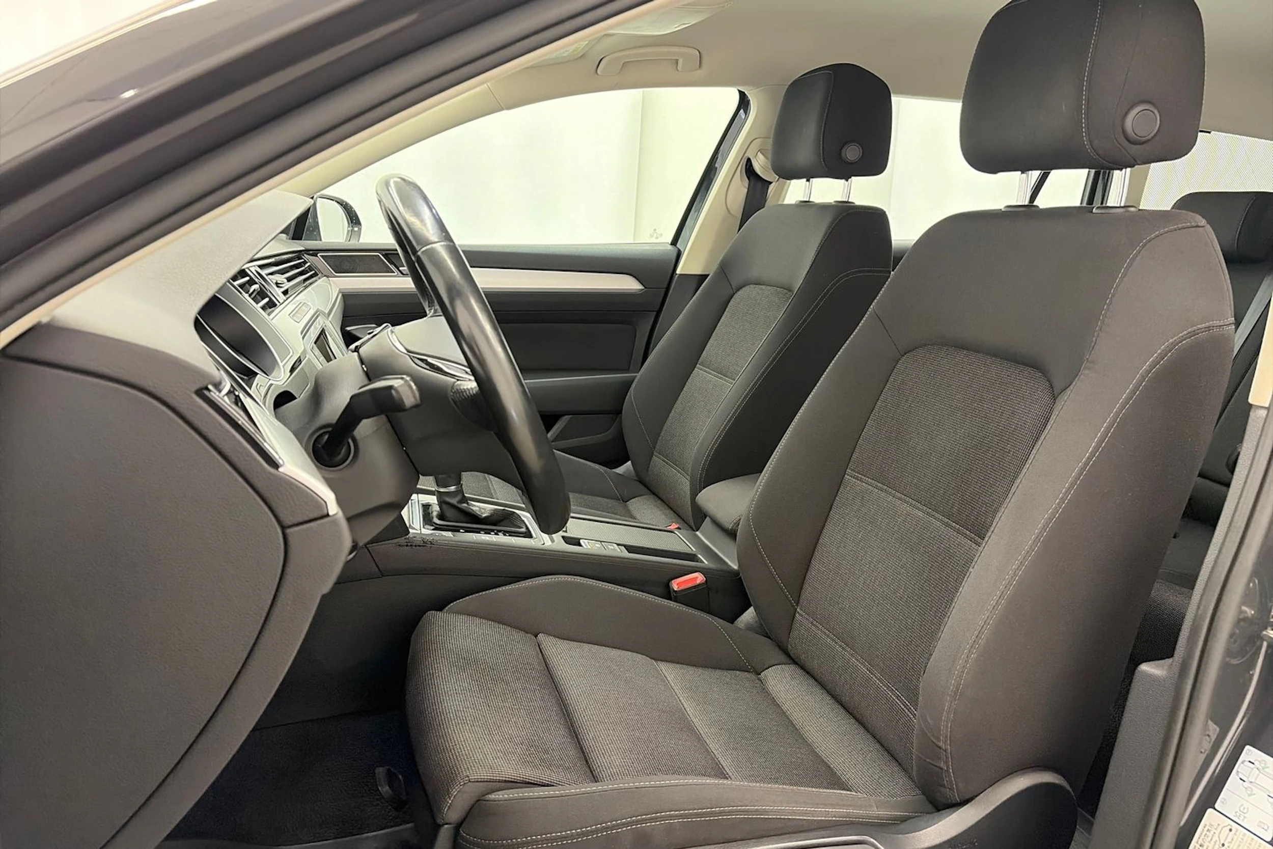 harmaa Volkswagen Passat 2016 kuva 17.