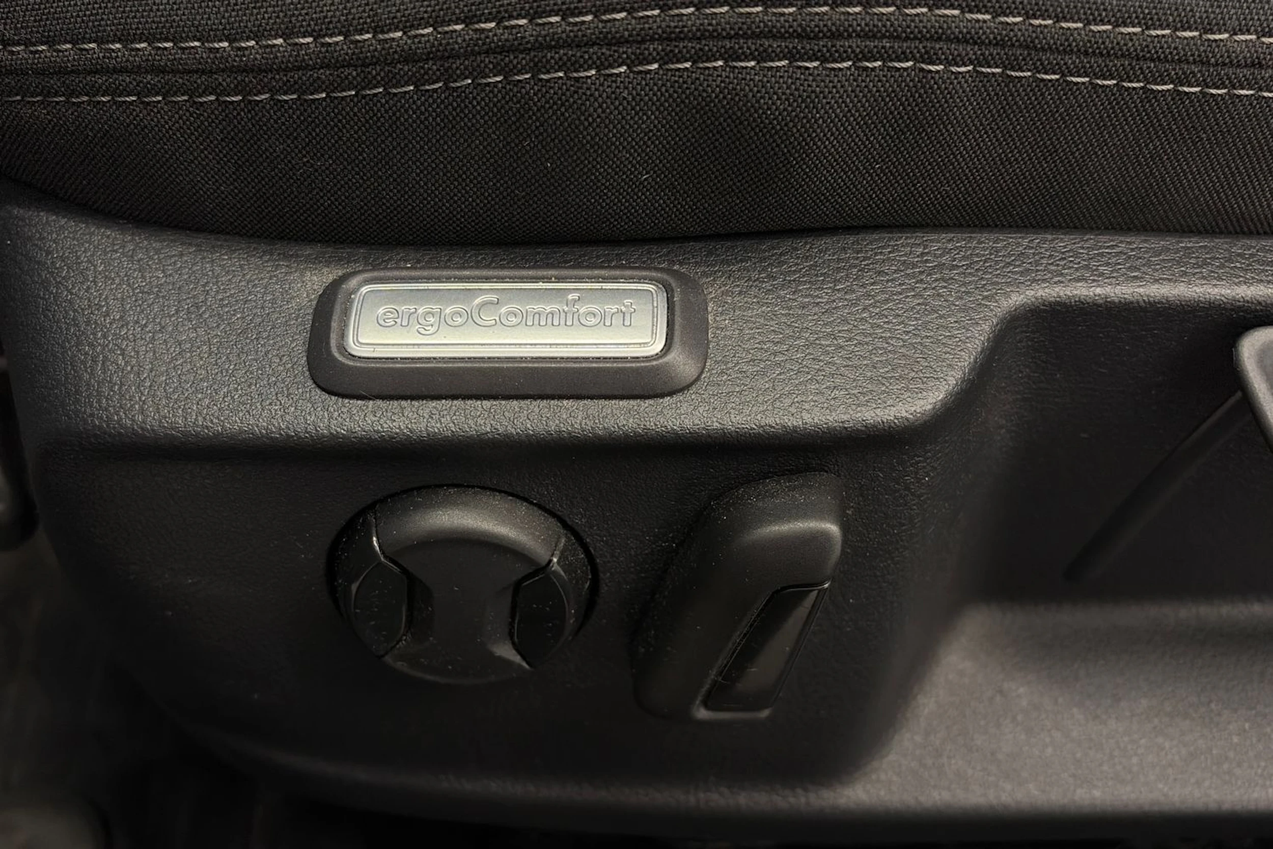 harmaa Volkswagen Passat 2016 kuva 18.