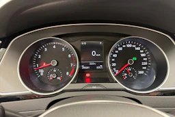 harmaa Volkswagen Passat 2016 kuva 19.