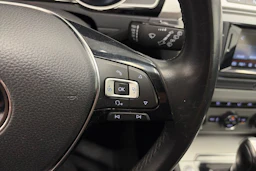 harmaa Volkswagen Passat 2016 kuva 21.