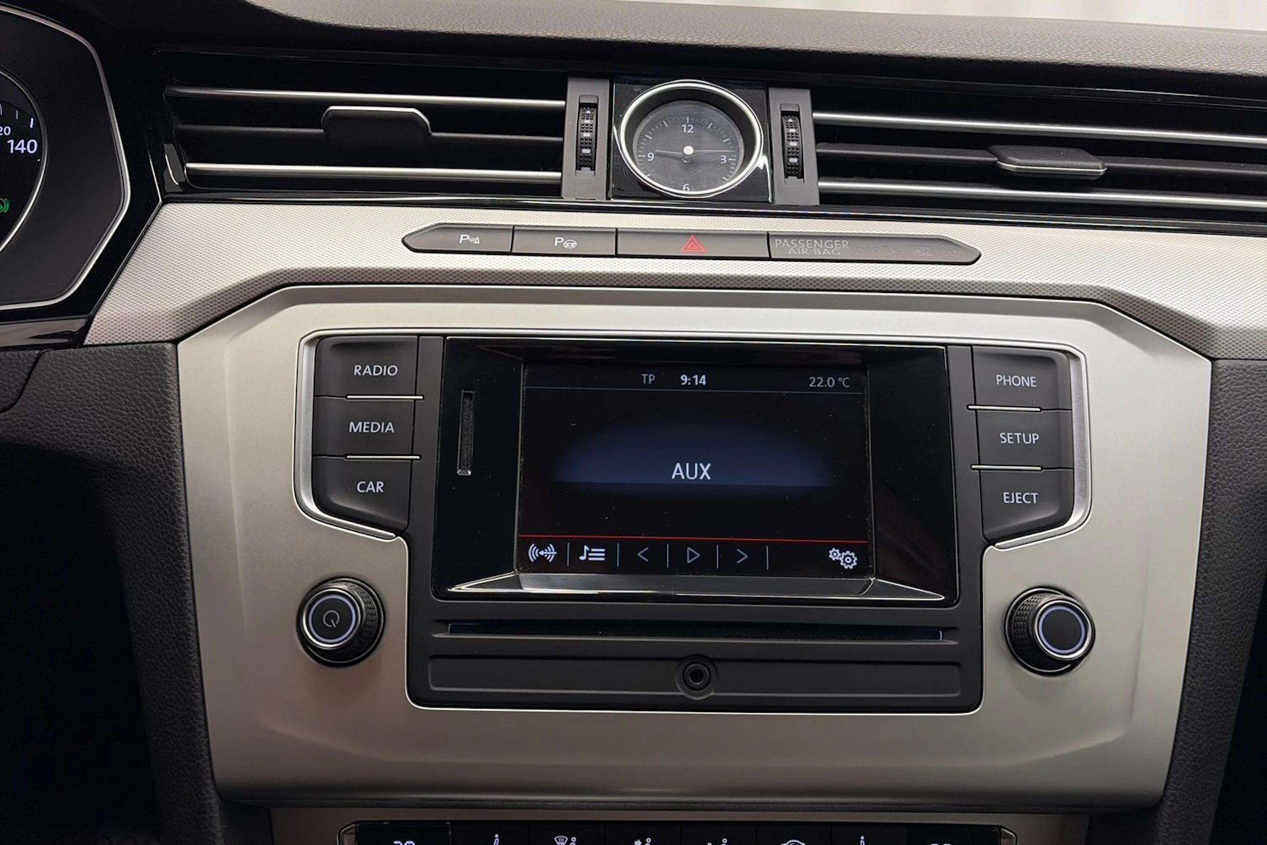 harmaa Volkswagen Passat 2016 kuva 22.