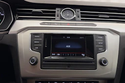harmaa Volkswagen Passat 2016 kuva 22.