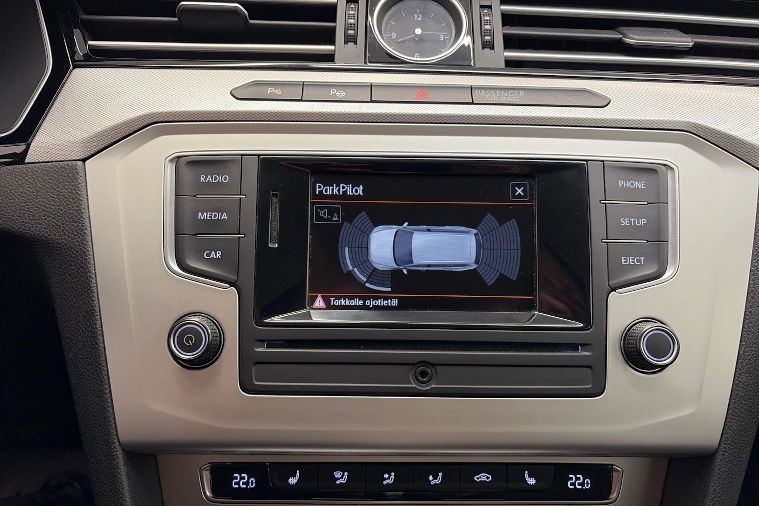 harmaa Volkswagen Passat 2016 kuva 23.