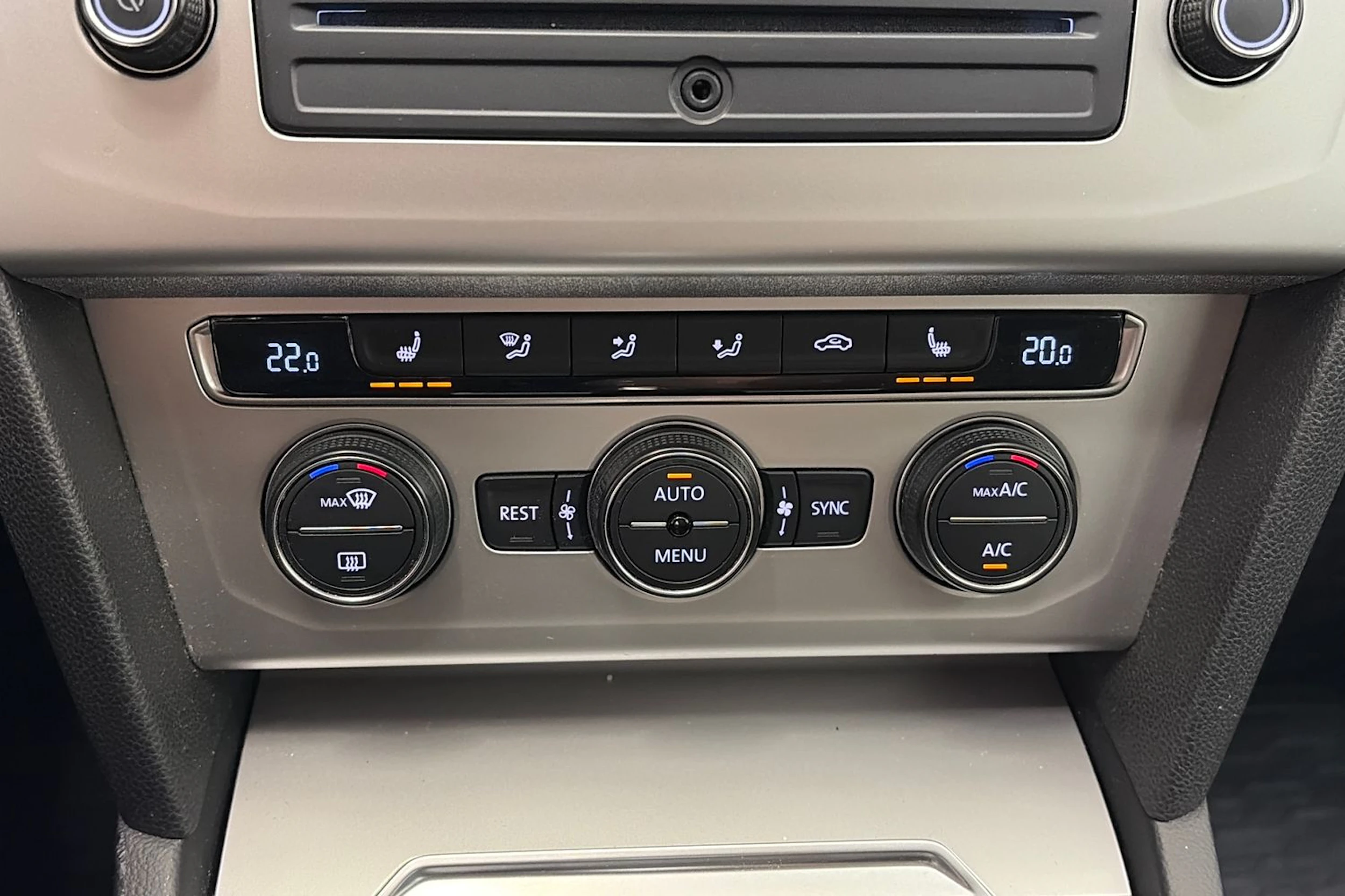 harmaa Volkswagen Passat 2016 kuva 25.