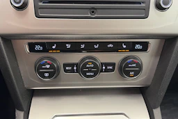 harmaa Volkswagen Passat 2016 kuva 25.