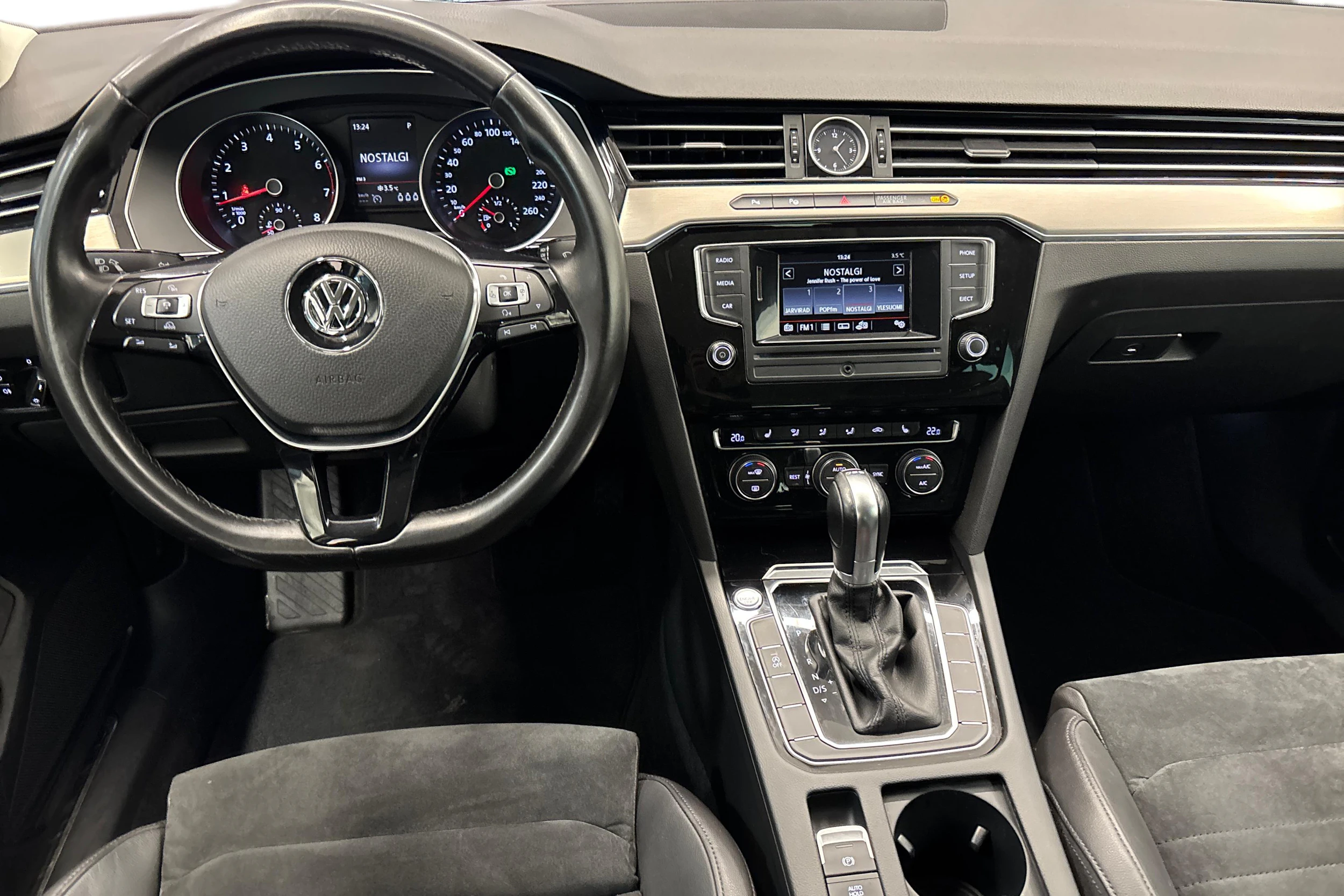 met. musta Volkswagen Passat 2016 kuva 7.