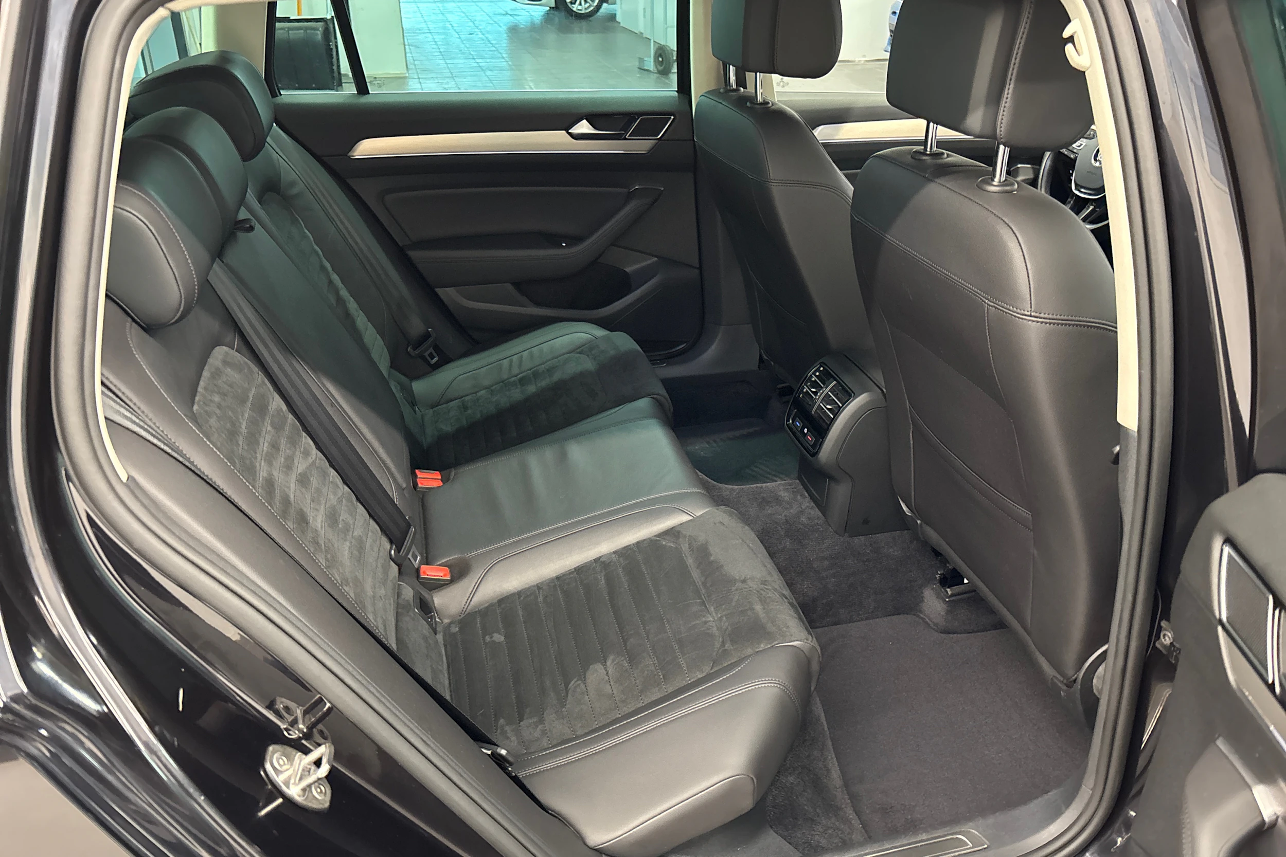 met. musta Volkswagen Passat 2016 kuva 14.