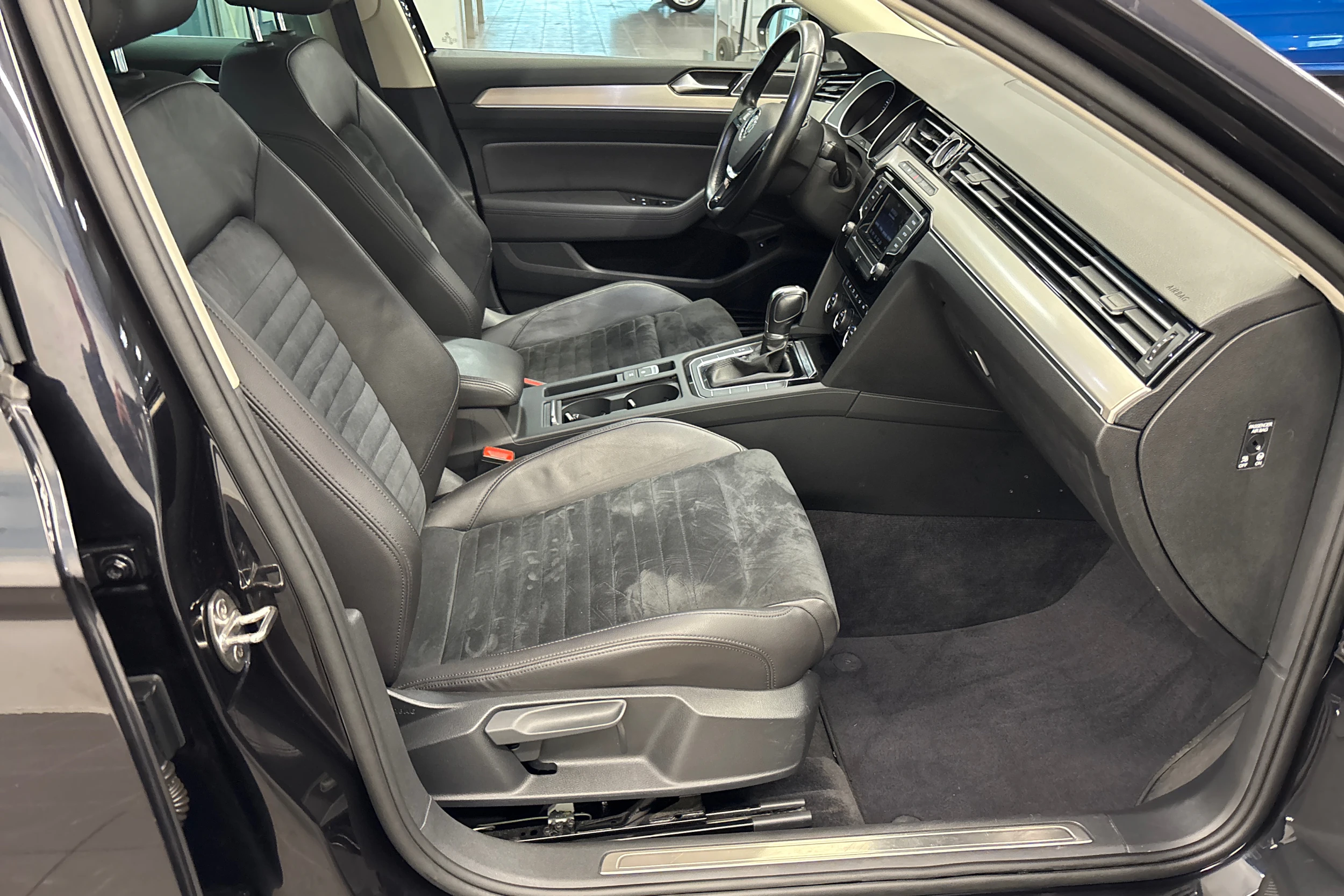 met. musta Volkswagen Passat 2016 kuva 15.