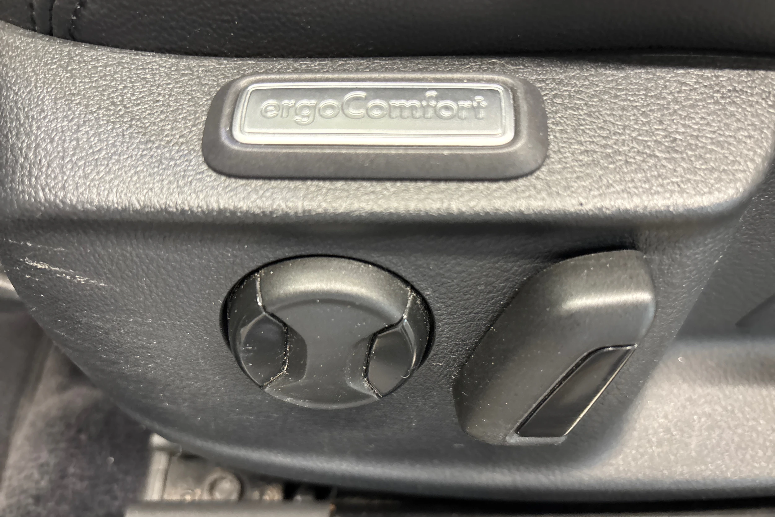 met. musta Volkswagen Passat 2016 kuva 18.