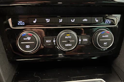 met. musta Volkswagen Passat 2016 kuva 21.