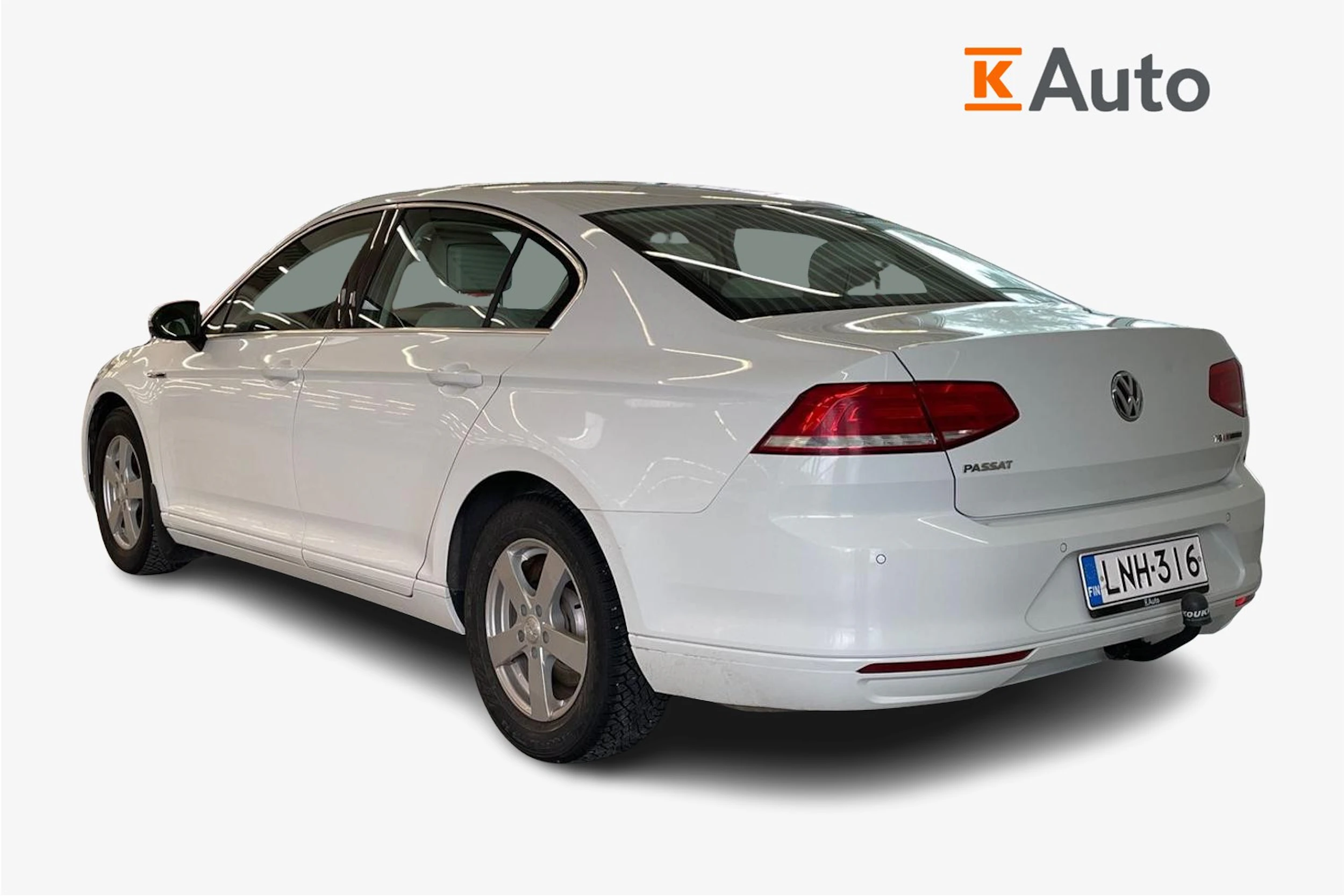 valkoinen Volkswagen Passat 2016 kuva 2.