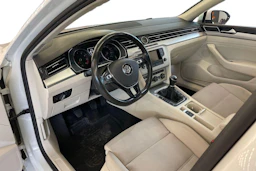 valkoinen Volkswagen Passat 2016 kuva 6.