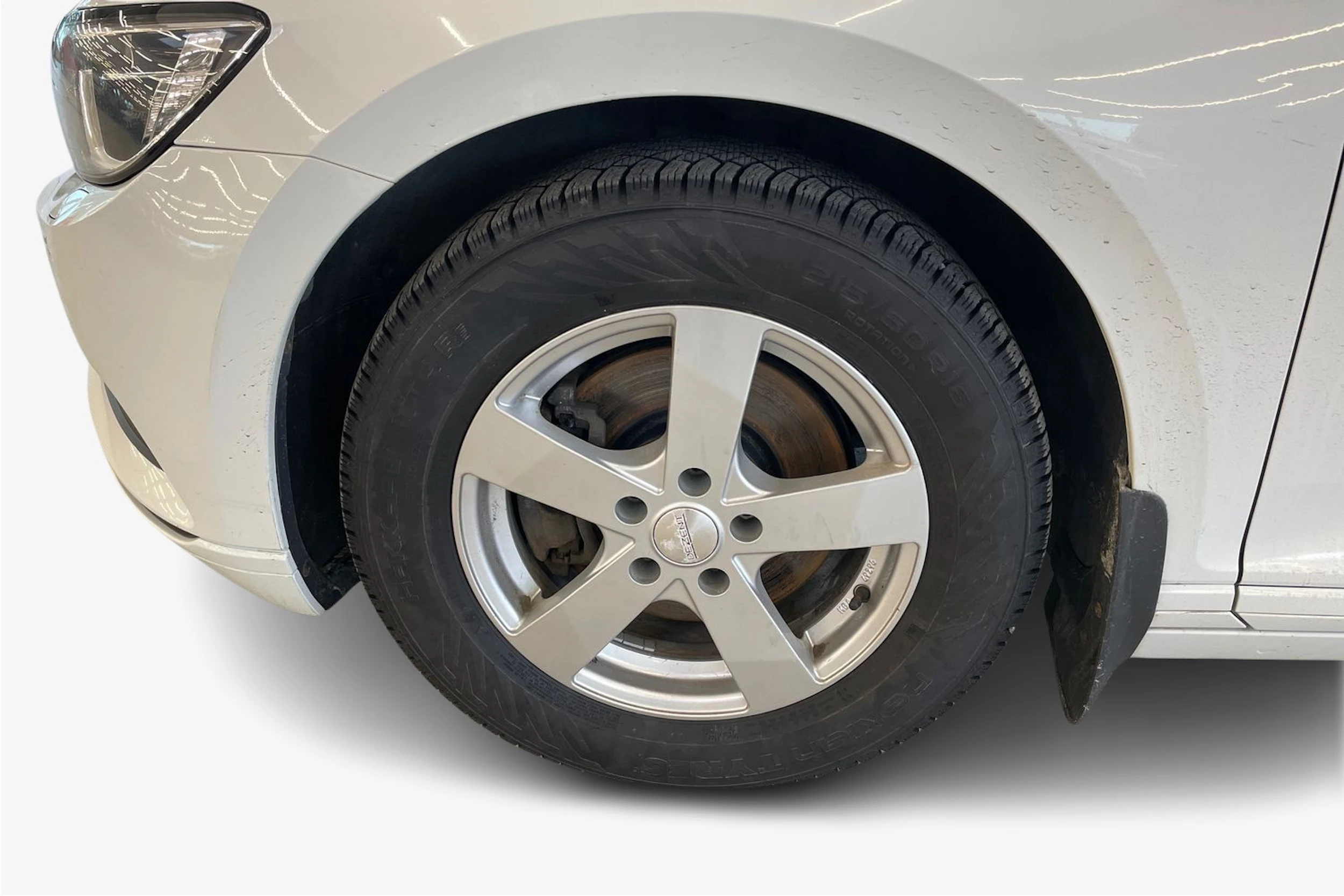 valkoinen Volkswagen Passat 2016 kuva 9.