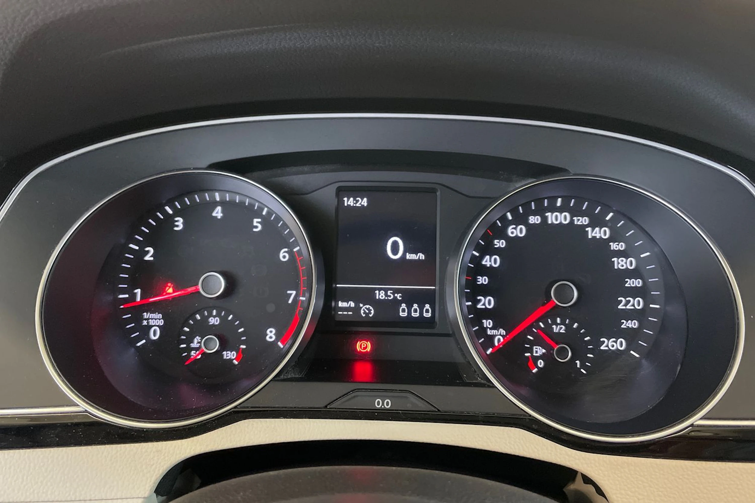 valkoinen Volkswagen Passat 2016 kuva 11.