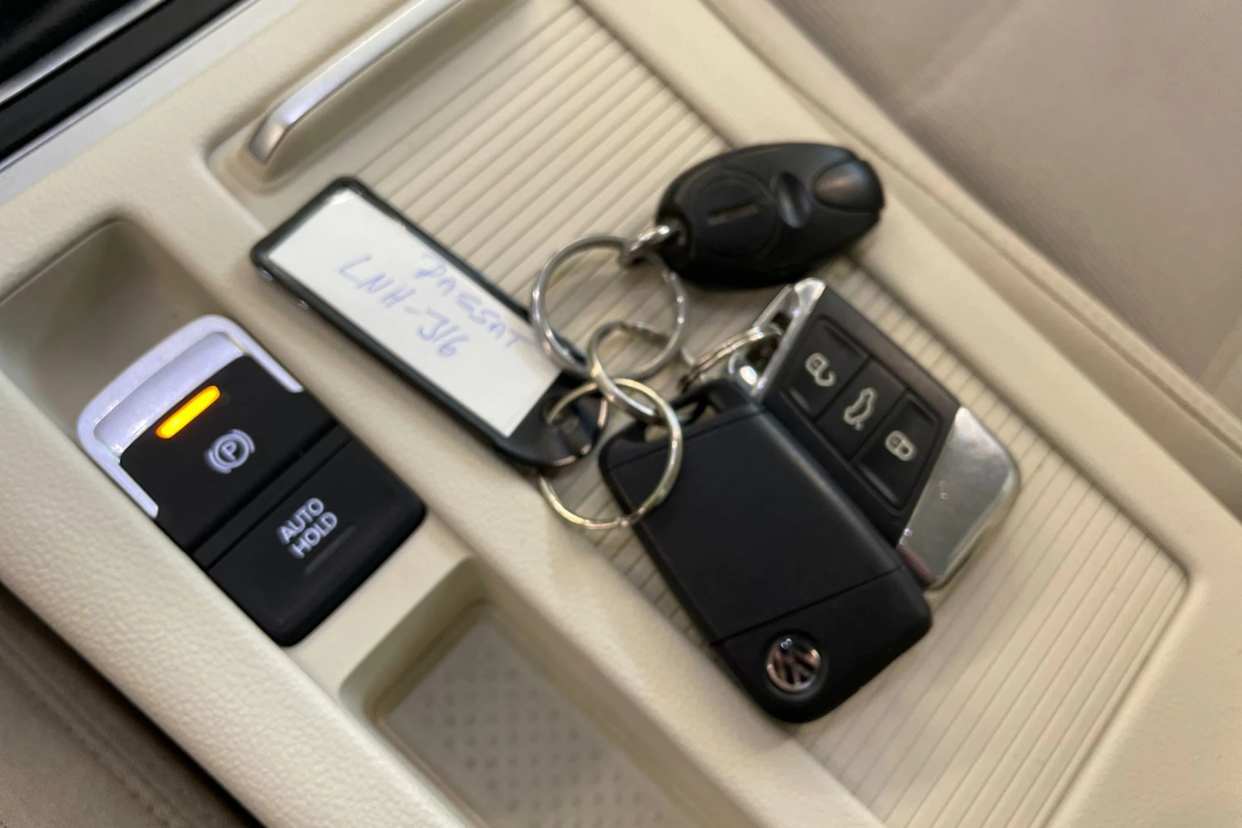 valkoinen Volkswagen Passat 2016 kuva 16.