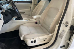 valkoinen Volkswagen Passat 2016 kuva 17.