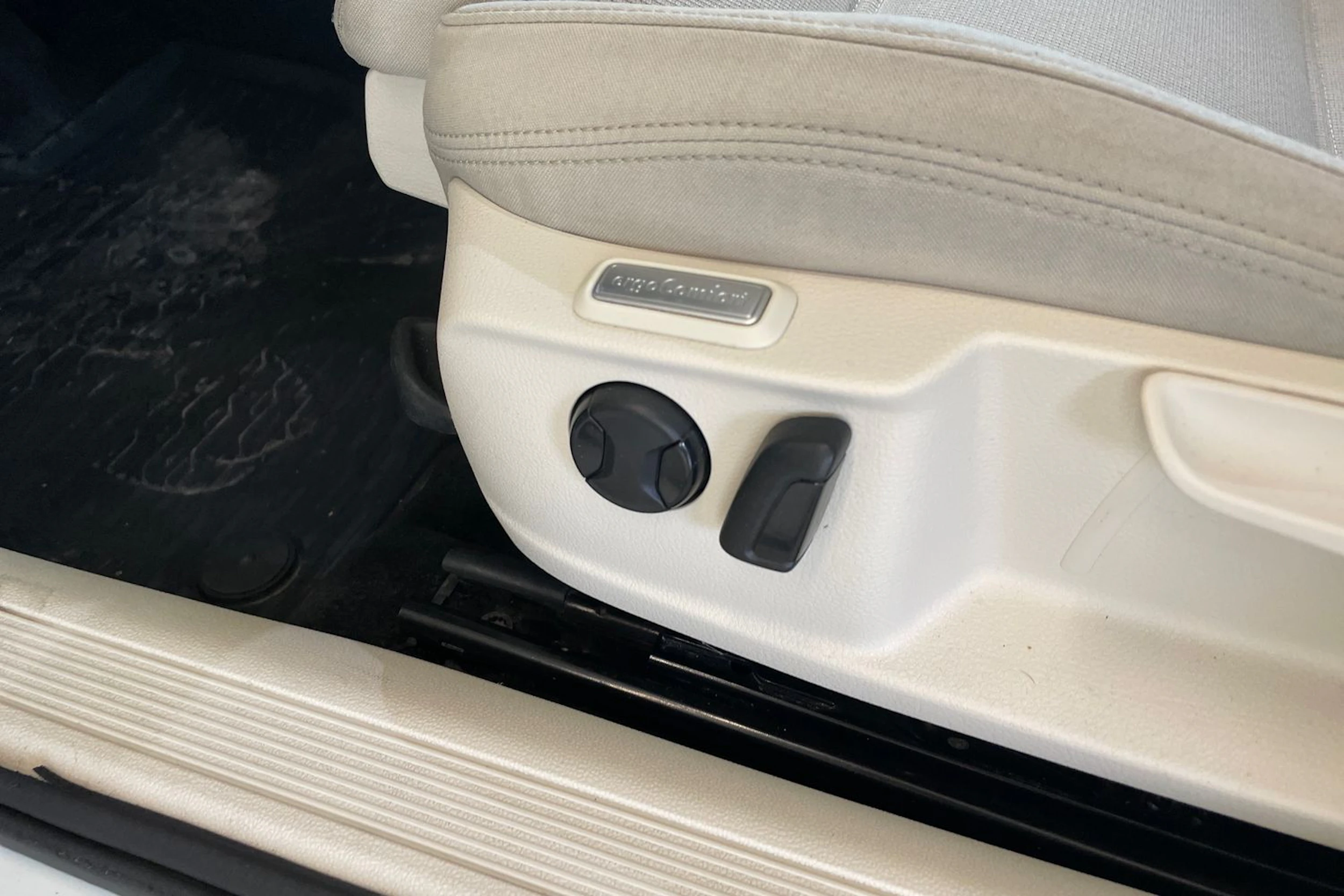 valkoinen Volkswagen Passat 2016 kuva 18.