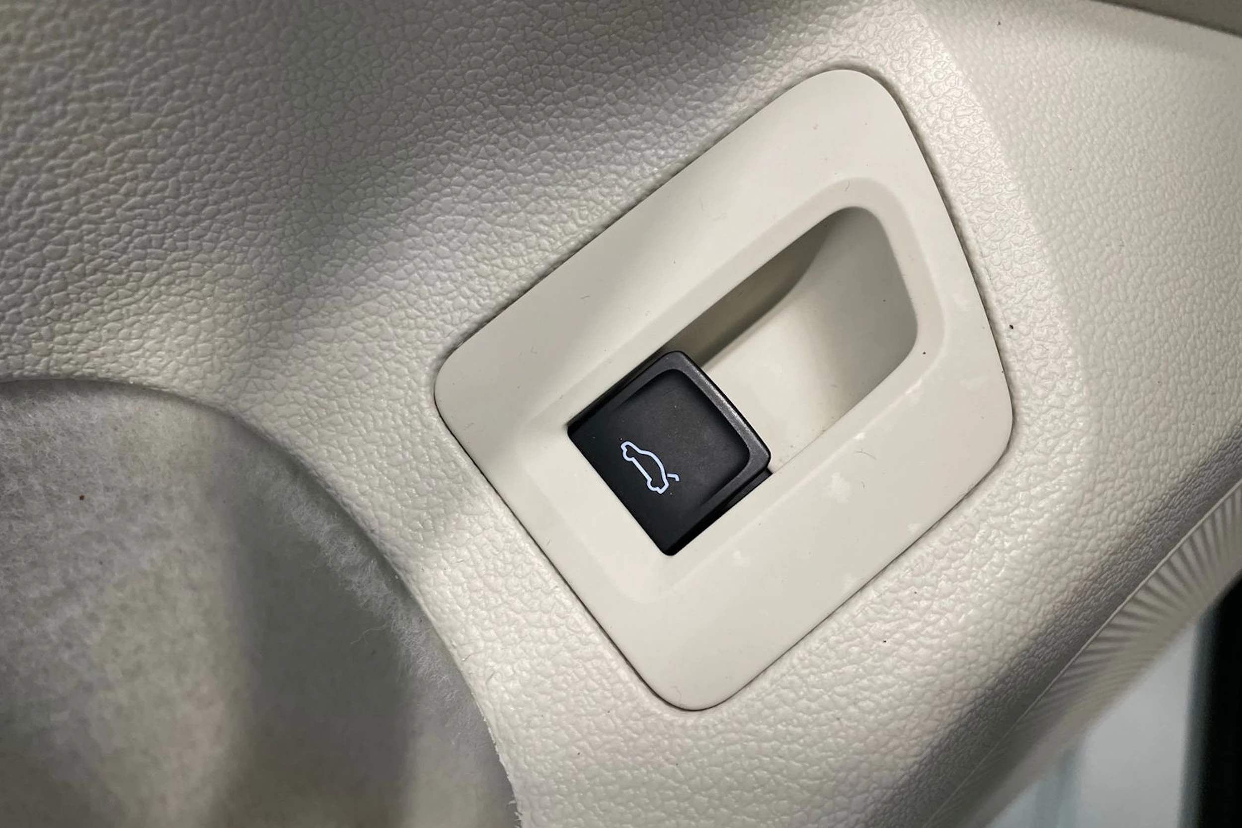 valkoinen Volkswagen Passat 2016 kuva 29.